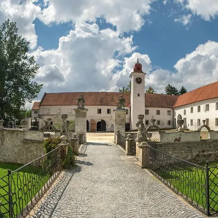 Annahof 3*
